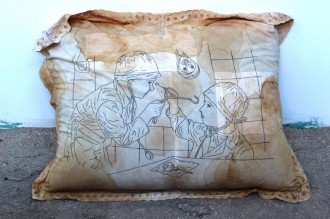 Волязловський С. ’Подушка’, 2015, кулькова ручка на текстилі S. Voliazlovskyi 'Pillow', 2015, ball pen on textiles
